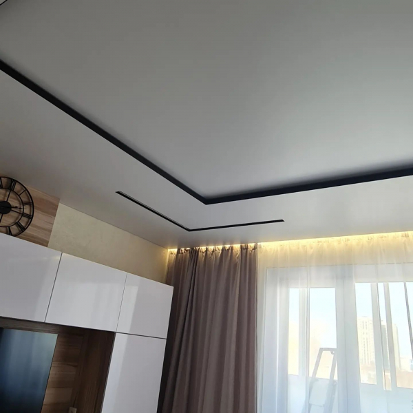 Стоимость двухуровневого потолка в спальне 12 м²